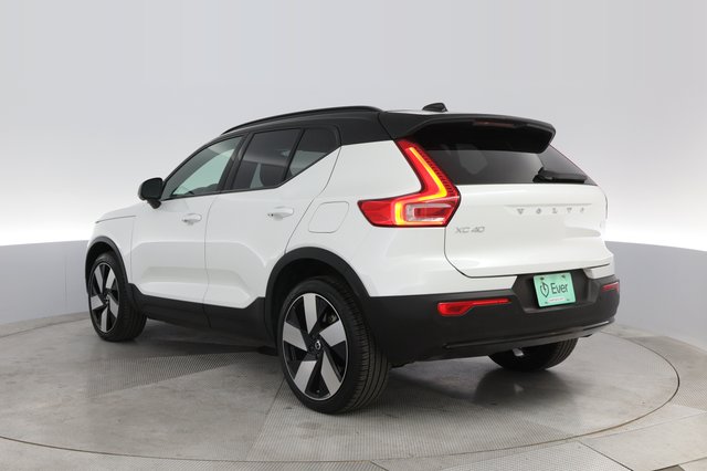2023 Volvo XC40 Recharge — photo 13 of 27