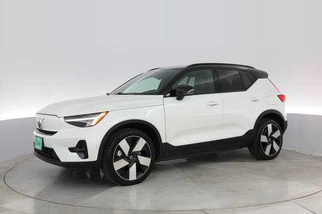 2023 Volvo XC40 Recharge — photo 14 of 27