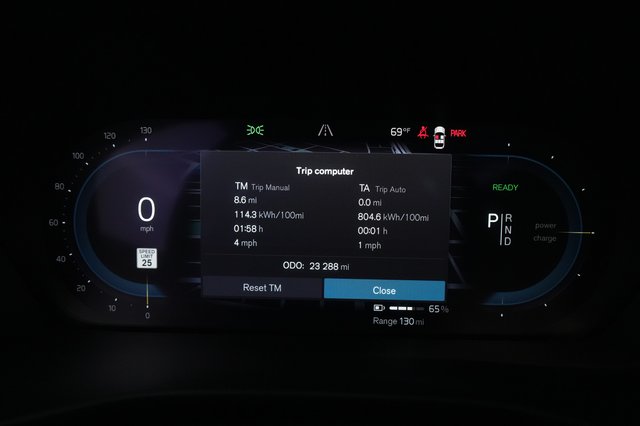 2023 Volvo XC40 Recharge — photo 5 of 27