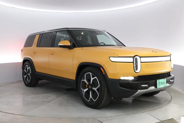 2023 Rivian R1S — photo 10 of 26