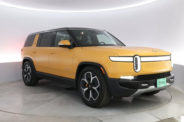 2023 Rivian R1S — photo 10 of 26