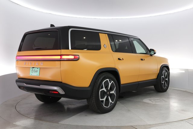 2023 Rivian R1S — photo 2 of 26