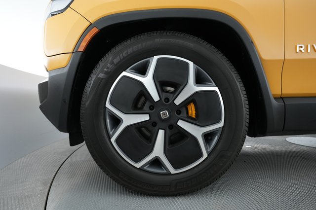 2023 Rivian R1S — photo 15 of 26