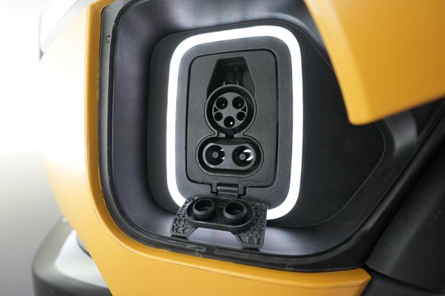 2023 Rivian R1S — photo 8 of 26