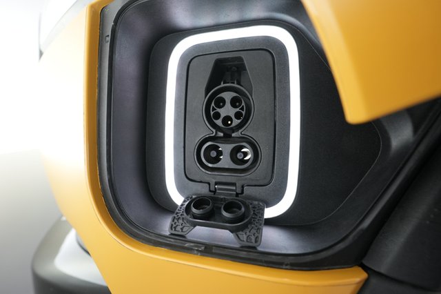 2023 Rivian R1S — photo 8 of 26