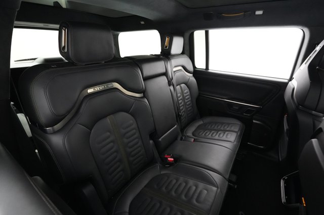 2023 Rivian R1S — photo 4 of 26