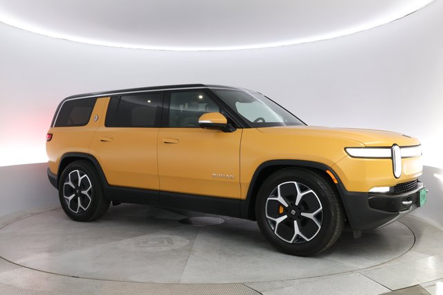 2023 Rivian R1S — photo 11 of 26