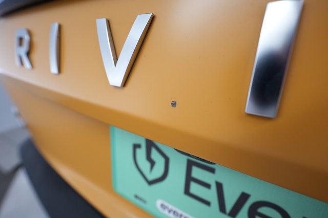 2023 Rivian R1S — photo 23 of 26