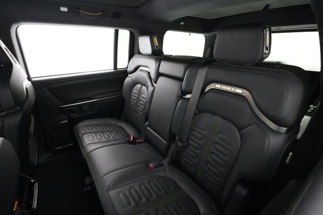 2023 Rivian R1S — photo 19 of 26