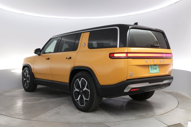 2023 Rivian R1S — photo 13 of 26