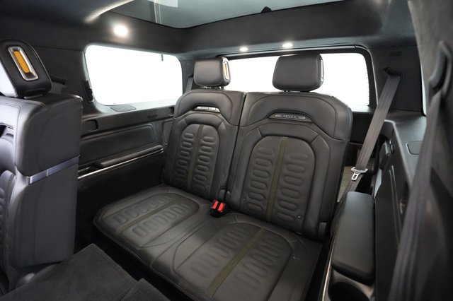 2023 Rivian R1S — photo 20 of 26