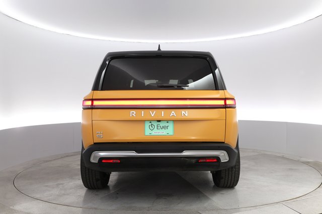 2023 Rivian R1S — photo 12 of 26