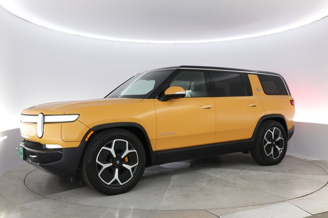 2023 Rivian R1S — photo 14 of 26