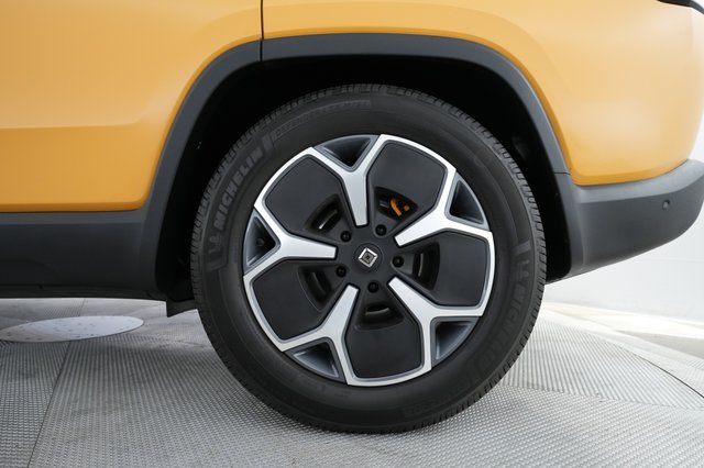 2023 Rivian R1S — photo 16 of 26