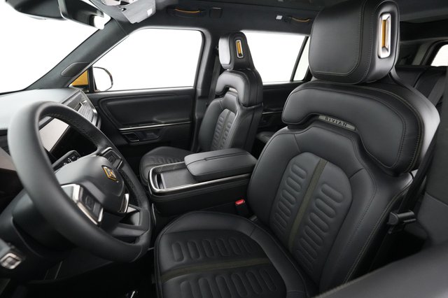 2023 Rivian R1S — photo 3 of 26