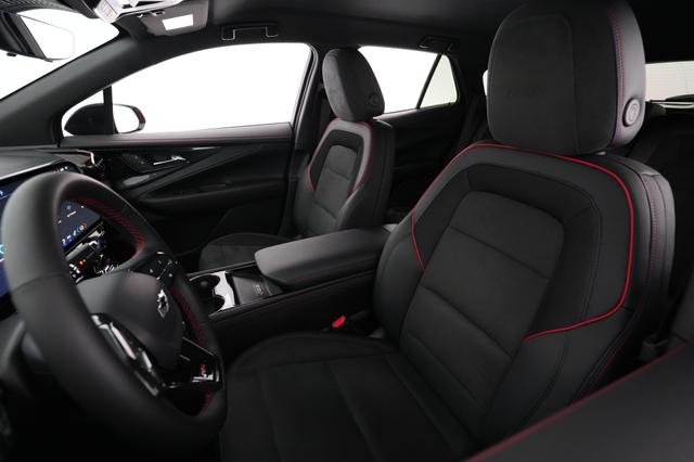 2024 Chevrolet Blazer EV — photo 3 of 26