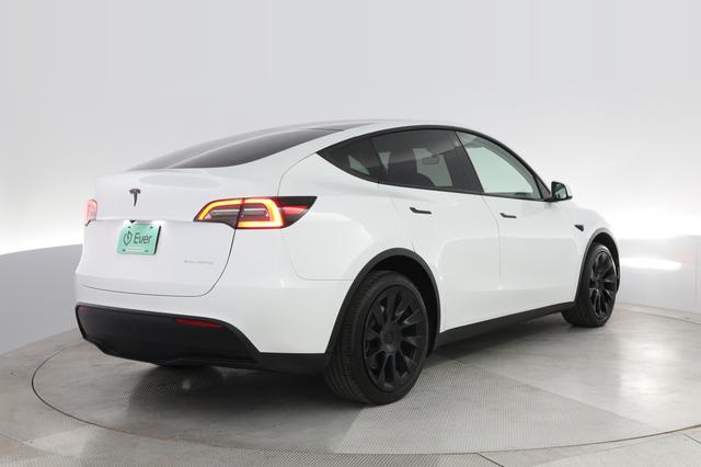 2023 Tesla Model Y — photo 2 of 30