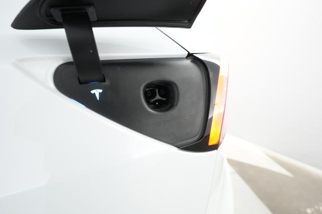 2023 Tesla Model Y — photo 8 of 30