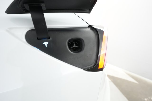 2023 Tesla Model Y — photo 8 of 30