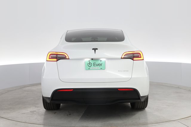 2023 Tesla Model Y — photo 12 of 30