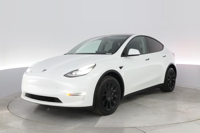 2023 Tesla Model Y — VIN 7SAYGDEE2PA109565