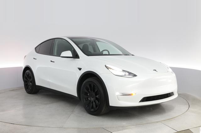2023 Tesla Model Y — photo 10 of 30