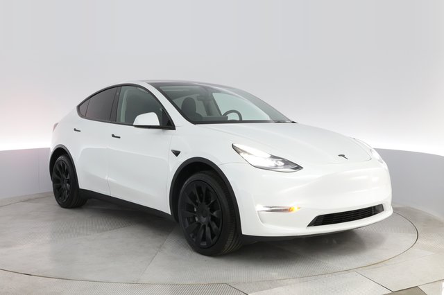 2023 Tesla Model Y — photo 10 of 30