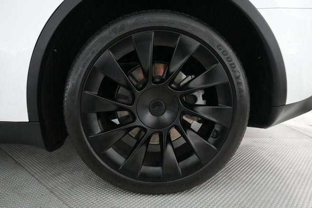 2023 Tesla Model Y — photo 16 of 30
