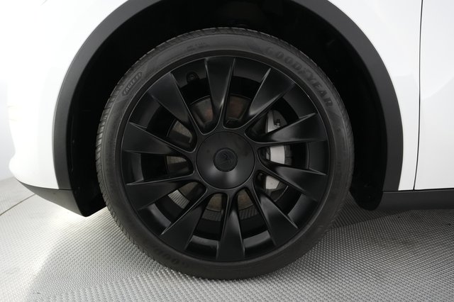 2023 Tesla Model Y — photo 15 of 30