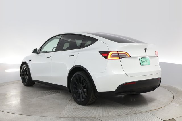 2023 Tesla Model Y — photo 13 of 30