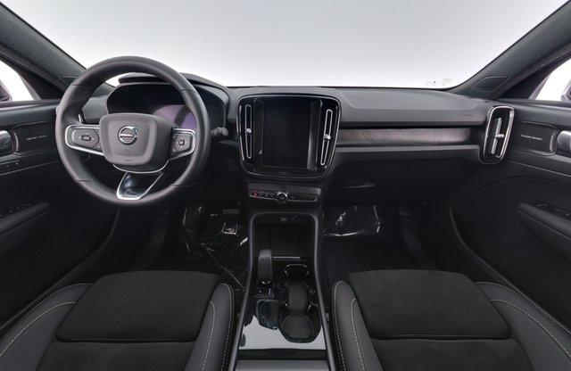 2023 Volvo C40 Recharge — photo 21 of 28