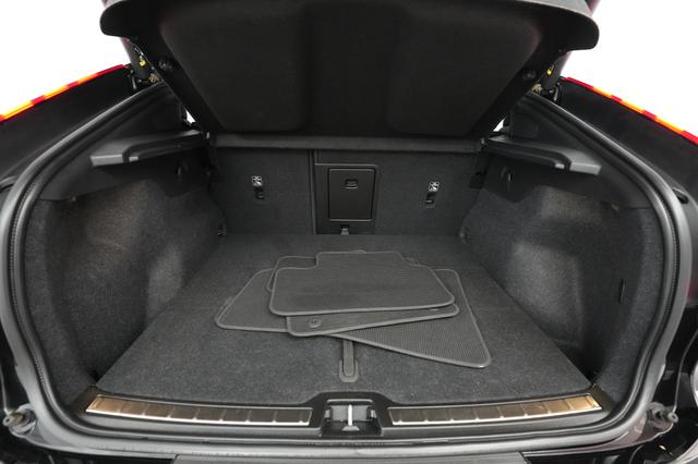 2023 Volvo C40 Recharge — photo 6 of 28