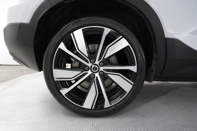 2022 Volvo XC40 Recharge — photo 16 of 28