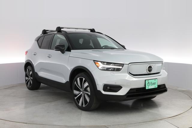 2022 Volvo XC40 Recharge — photo 10 of 28