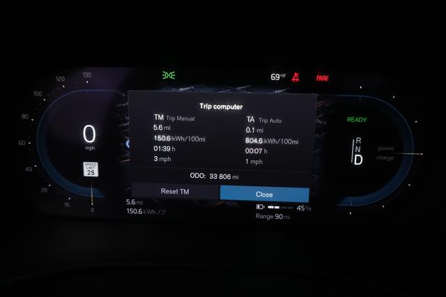 2022 Volvo XC40 Recharge — photo 5 of 28