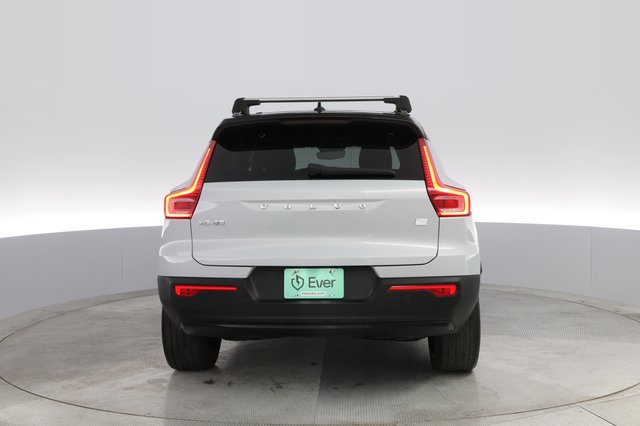 2022 Volvo XC40 Recharge — photo 12 of 28