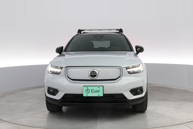 2022 Volvo XC40 Recharge — photo 9 of 28