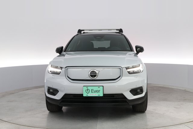 2022 Volvo XC40 Recharge — photo 9 of 28