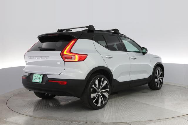2022 Volvo XC40 Recharge — photo 2 of 28