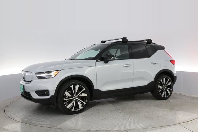 2022 Volvo XC40 Recharge — photo 13 of 28