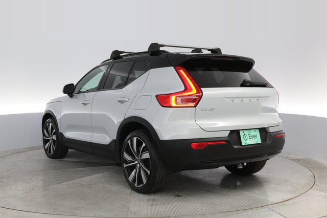 2022 Volvo XC40 Recharge — photo 8 of 28