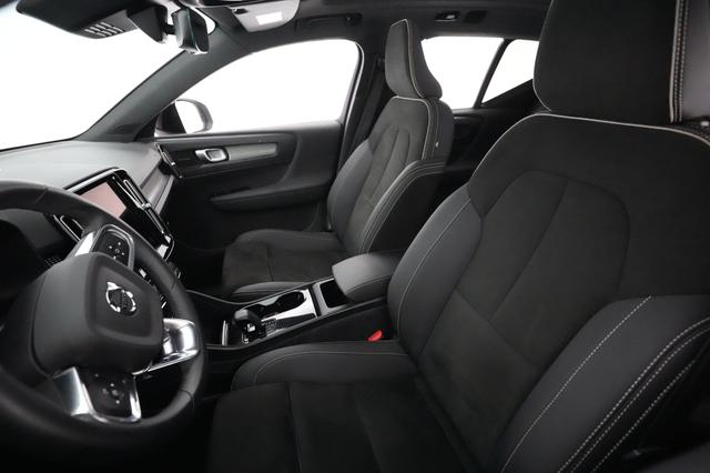 2022 Volvo XC40 Recharge — photo 3 of 28