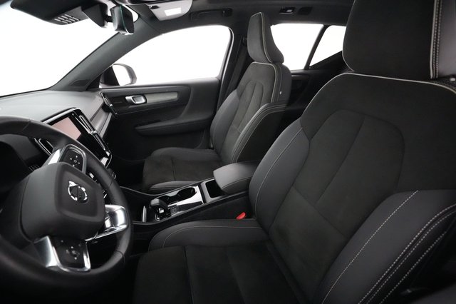 2022 Volvo XC40 Recharge — photo 3 of 28