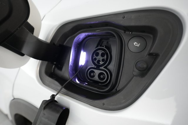 2022 Volvo XC40 Recharge — photo 21 of 28