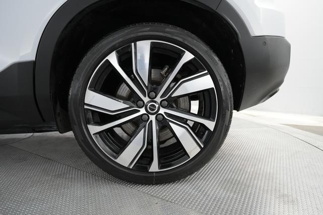 2022 Volvo XC40 Recharge — photo 7 of 28