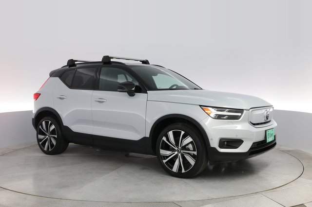2022 Volvo XC40 Recharge — photo 11 of 28