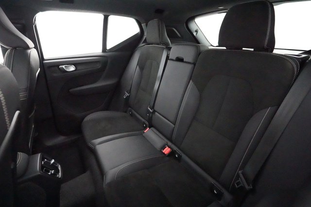 2022 Volvo XC40 Recharge — photo 18 of 28