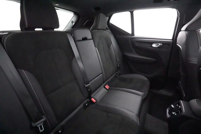 2022 Volvo XC40 Recharge — photo 4 of 28