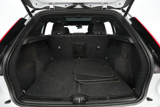2022 Volvo XC40 Recharge — photo 6 of 28