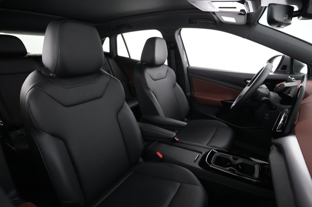 2021 Volkswagen ID.4 — photo 18 of 23